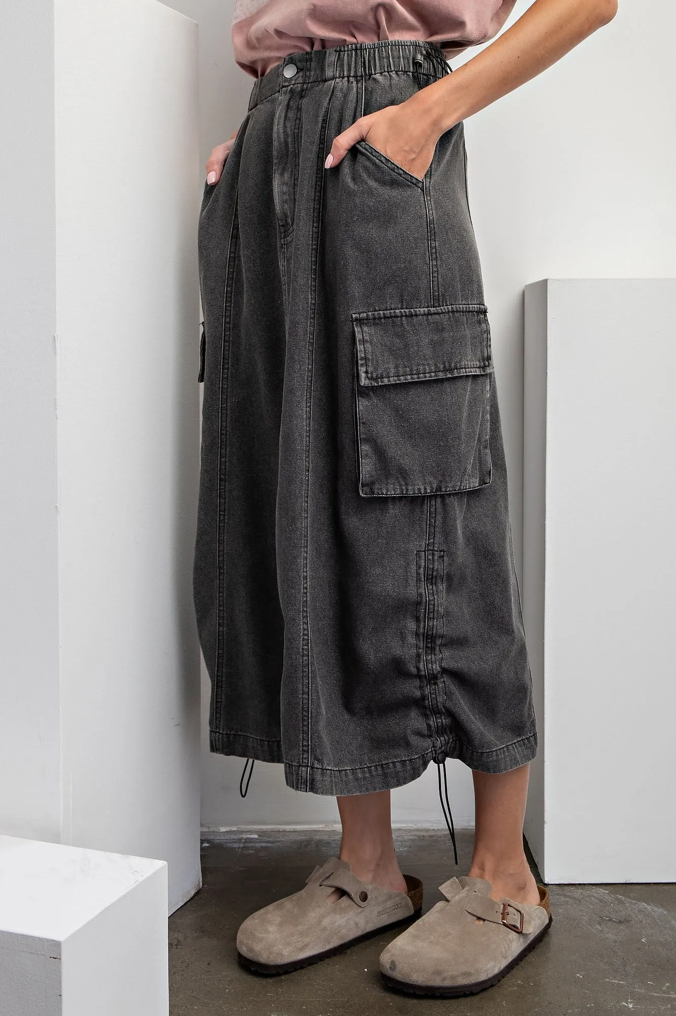 ACID WASHED DENIM CARGO SKIRT (Black)