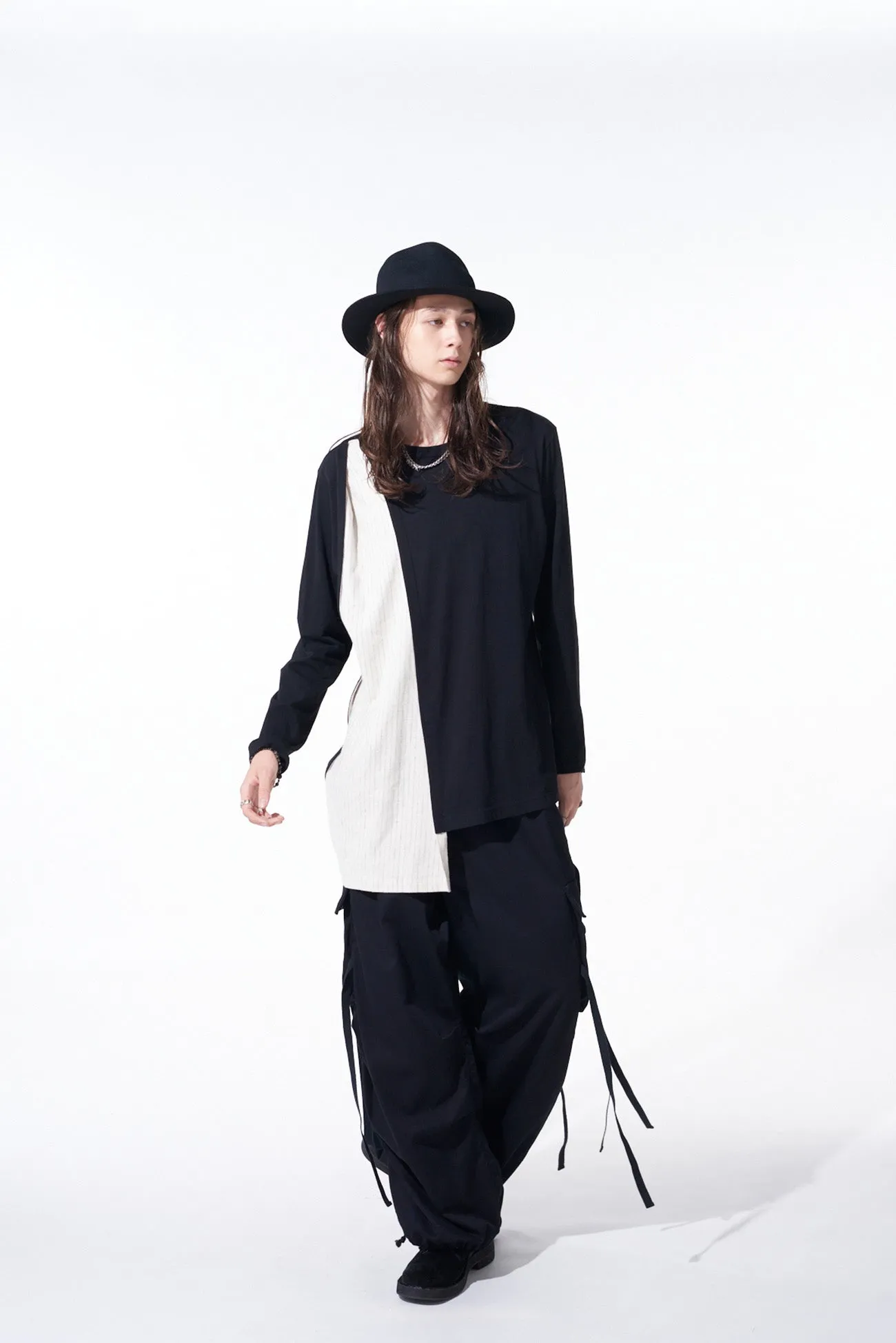 ASYMMETRY DESIGN LONG-SLEEVED T-SHIRT WITH STRIPED FABRIC