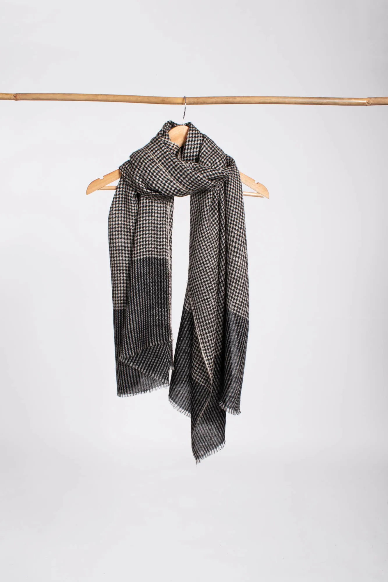 Black and White Houndstooth Cashmere Neck Scarf - CROSSETT