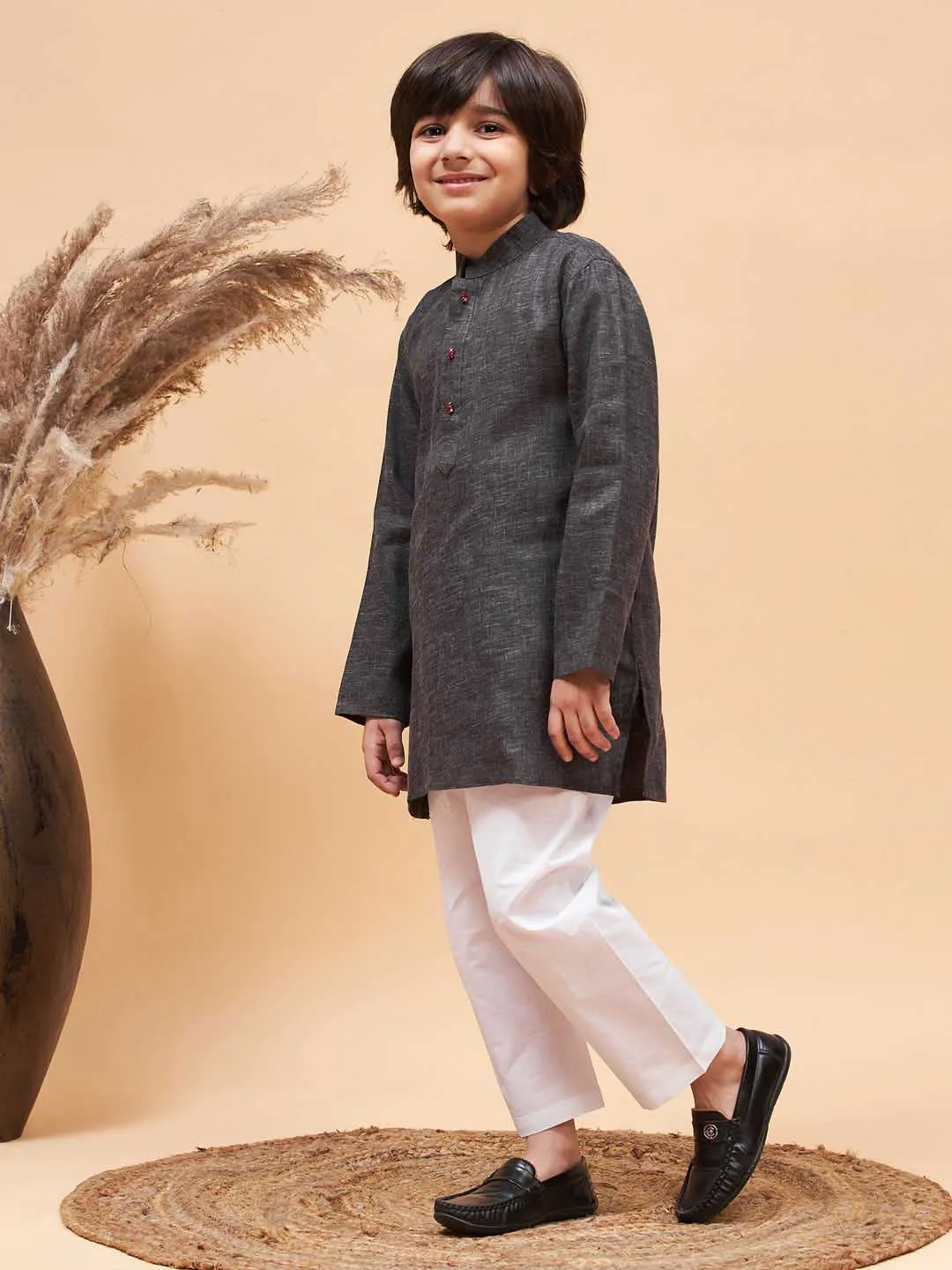 Jashvi Boy's Black And White Cotton Blend Kurta Pyjama Set