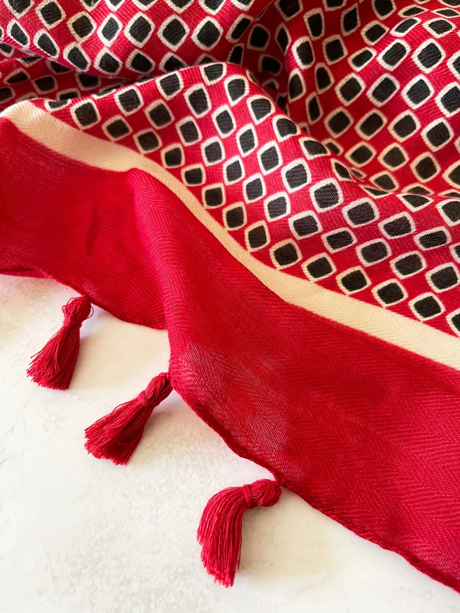 LARGE RED DIAMOND PRINT SHAWL SCARF WITH TASSELS