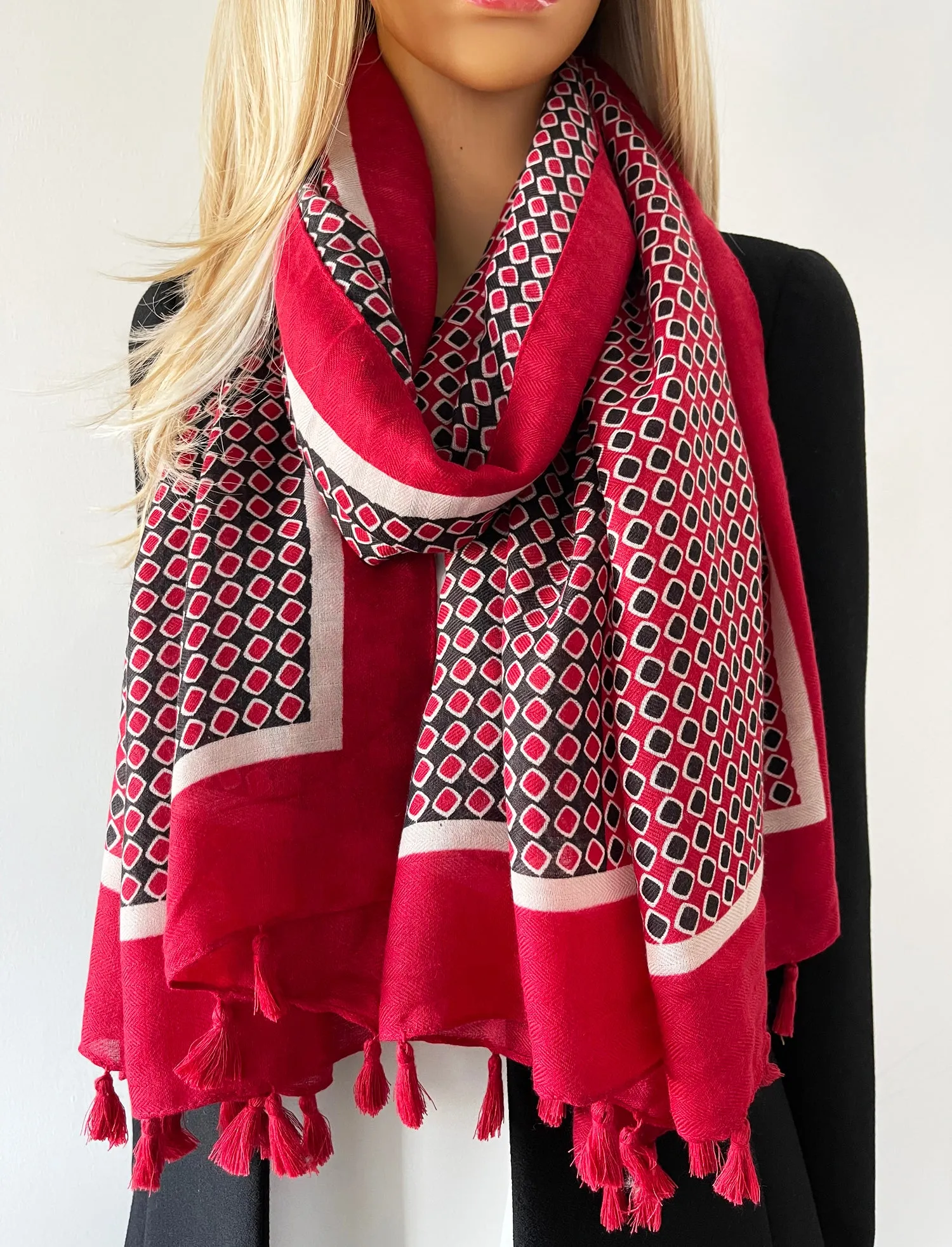 LARGE RED DIAMOND PRINT SHAWL SCARF WITH TASSELS