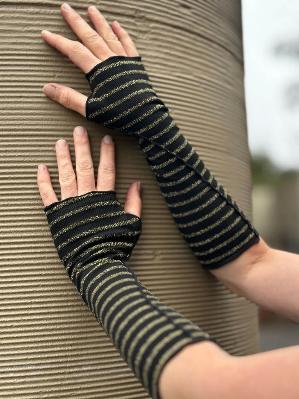 Thick Gold Stripe Fingerless Gloves